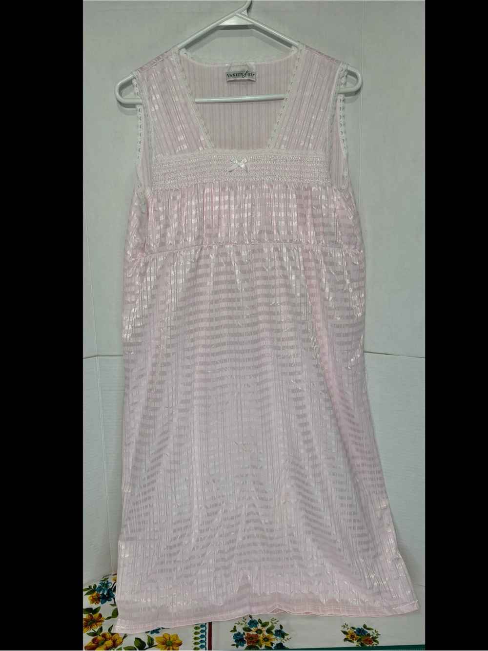Vintage Vanity Fair Women’s M Pale Pink Lace-Trim Sleepwear Nightgown